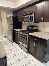 2260 N Summit Ave, Unit 106 in Milwaukee, WI - Foto de edificio - Building Photo