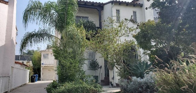 1214 South Orange Grove Ave in Los Angeles, CA - Building Photo - Building Photo