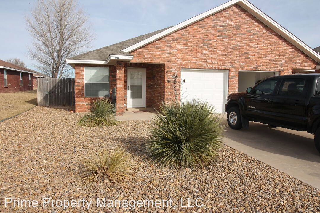 708 Bison Rd in Clovis, NM - Foto de edificio