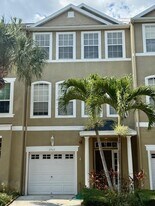 2947 Pointeview Dr in Tampa, FL - Building Photo