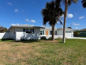 1790 Loralin Dr in Englewood, FL - Building Photo - Building Photo