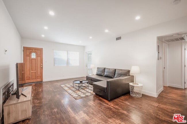 1024 Maple St in Santa Monica, CA - Building Photo - Building Photo