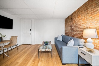 242 Mccormick Pl in Cincinnati, OH - Building Photo - Building Photo