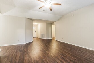 18606 Hiddenbay Way in Spring, TX - Building Photo - Building Photo