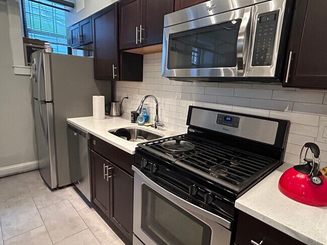 114 Riverway, Unit 99 in Boston, MA - Building Photo - Building Photo