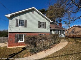 1330 Hillcrest Dr in Sugar Hill, GA - Building Photo