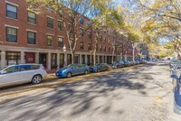 90 Commercial St, Unit 90 in Boston, MA - Foto de edificio - Building Photo