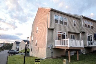 3702 Sun Pl in Morgantown, WV - Foto de edificio - Building Photo