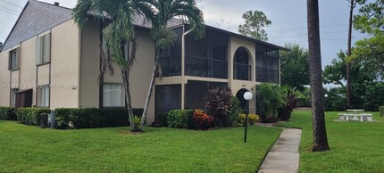 402 Pine Glen Ln in Greenacres, FL - Building Photo - Building Photo