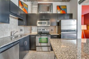 221 W Lancaster Ave in Fort Worth, TX - Building Photo