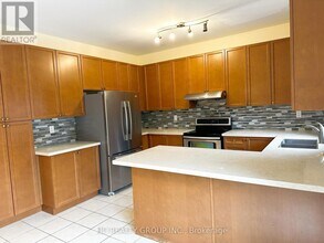 102 Timna Crescent in Vaughan, ON - Building Photo - Building Photo