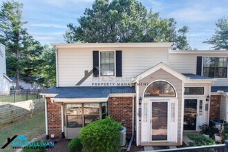 7908 Falcon Rest Cir in Raleigh, NC - Foto de edificio - Building Photo