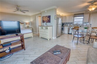 5600 Bonita Beach Rd SW in Bonita Springs, FL - Foto de edificio - Building Photo