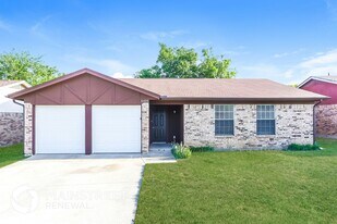 6409 Stardust Dr S in Watauga, TX - Building Photo