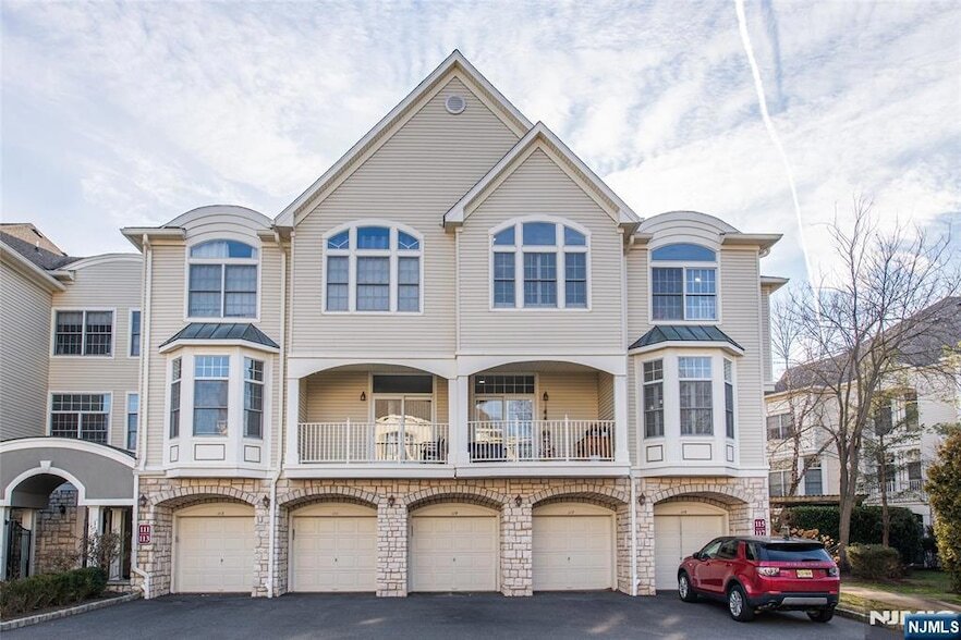 115 Kensington Ln, Unit 196 in Livingston, NJ - Foto de edificio