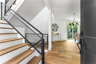 335 Eureka Dr NE in Atlanta, GA - Building Photo - Building Photo