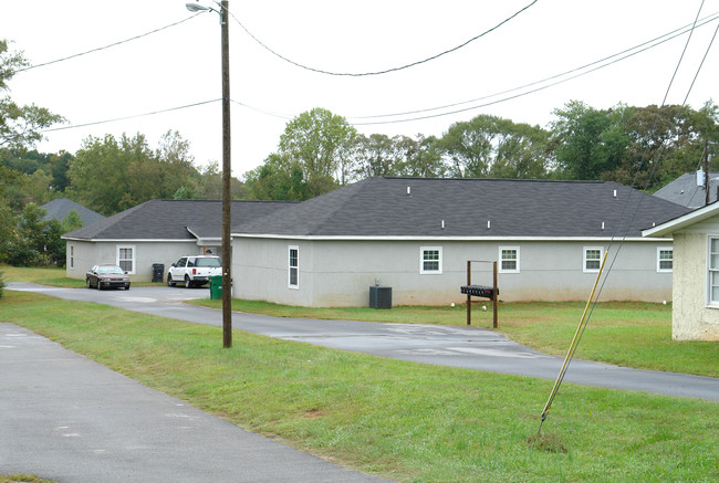 168 Smith Ave in Bowdon, GA - Foto de edificio - Building Photo