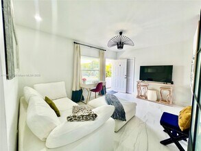 8270 NE 1st Pl in Miami, FL - Building Photo - Building Photo