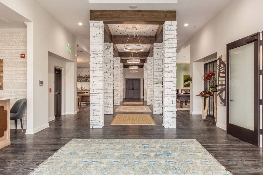 Berkley House in Upper Arlington, OH - Building Photo