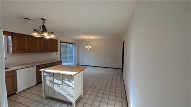 2225 E Jonquil Rd in Fayetteville, AR - Building Photo - Building Photo