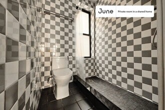 Room in Shared 3 bed/3 bath home in Queens, NY - Building Photo - Building Photo