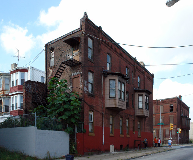 1900 W Diamond St in Philadelphia, PA - Foto de edificio - Building Photo