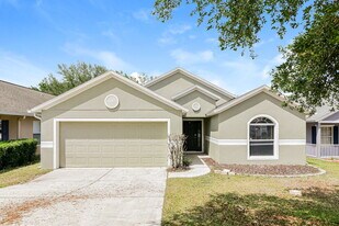 2055 Newtown Rd in Groveland, FL - Building Photo