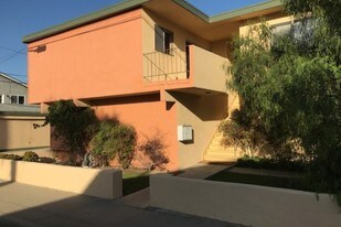 2201 Curtis Ave, Unit D in Redondo Beach, CA - Building Photo