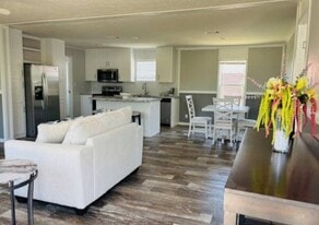 527 Caroline St in Mercedes, TX - Building Photo