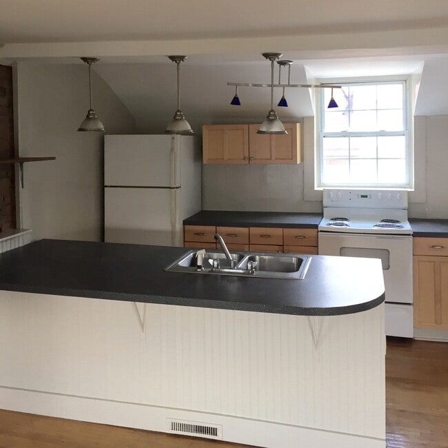 23 Alexander St, Unit 2 in Rochester, NY - Foto de edificio - Building Photo