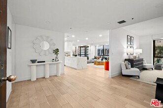 10750 Wilshire Blvd in Los Angeles, CA - Foto de edificio - Building Photo