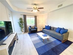 1100 Pine Ridge Rd-Unit -B302 in Naples, FL - Foto de edificio