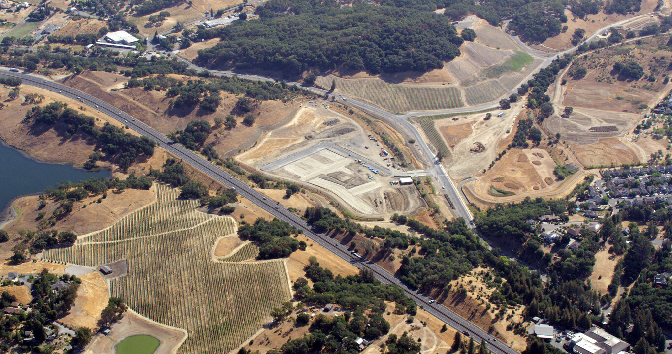 BHDC Comstock Apartments in Healdsburg, CA - Building Photo