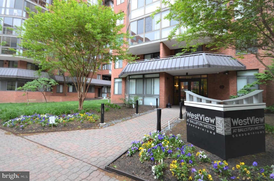 1024 N Utah St-Unit -916 in Arlington, VA - Building Photo