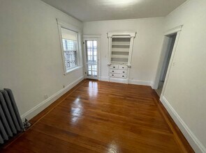 34 Medfield St, Unit 5 in Boston, MA - Building Photo - Building Photo