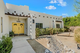 2005 E Racquet Club Rd in Palm Springs, CA - Building Photo - Building Photo