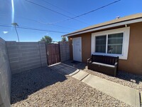 2302 E Michigan Ave, Unit 3 in Phoenix, AZ - Building Photo - Building Photo