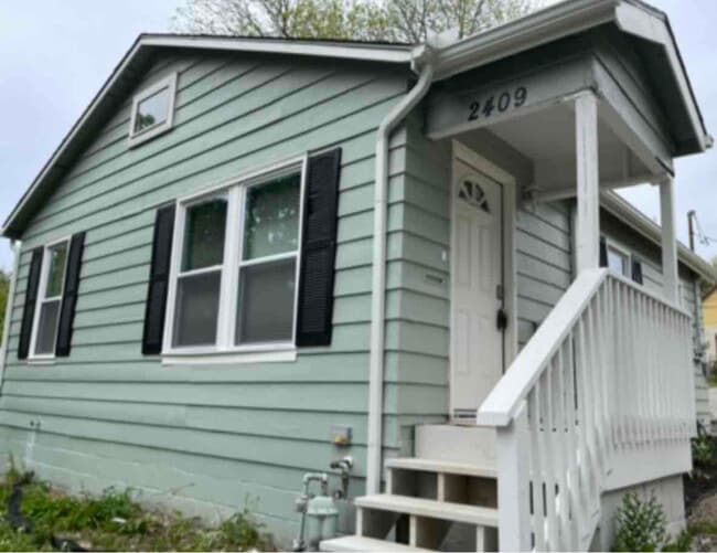property at 2409 Chestnut Ave
