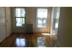 145 Carpenter Ave in Sea Cliff, NY - Building Photo