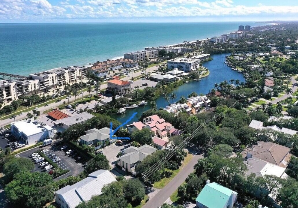 4890 Bethel Creek Dr in Vero Beach, FL - Building Photo