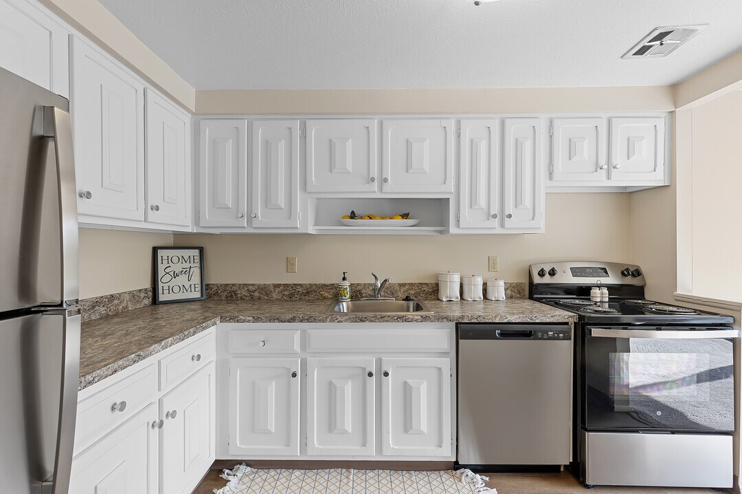 Camelot Apartments in Parma Heights, OH - Building Photo