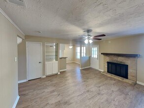 3922 Cypressdale Dr in Spring, TX - Foto de edificio - Building Photo