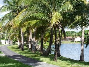 14501 N Kendall Dr in Miami, FL - Building Photo - Building Photo