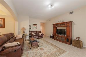 1325 Mariposa Cir-Unit -3-104 in Naples, FL - Foto de edificio - Building Photo