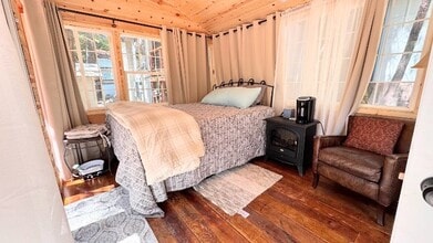 54710 Crane Valley Ct, Unit 3 in Bass Lake, CA - Foto de edificio - Building Photo