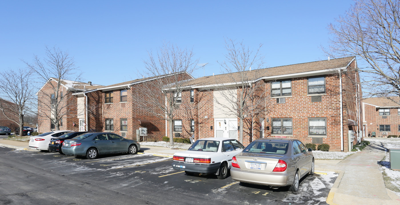 Halandia Shores in Baldwin, NY - Building Photo