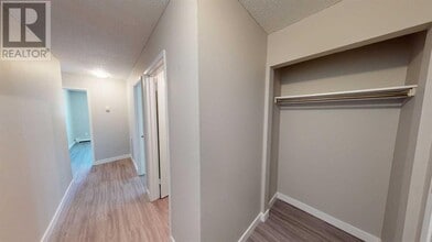 9807-108 108 Ave in Grande Prairie, AB - Building Photo - Building Photo