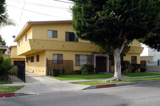 420 E Hardy St in Inglewood, CA - Foto de edificio - Building Photo