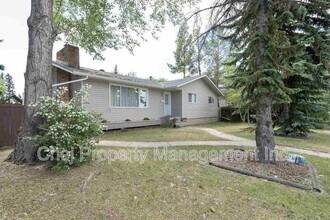 14723-14787 87 Ave NW in Edmonton, AB - Building Photo - Building Photo