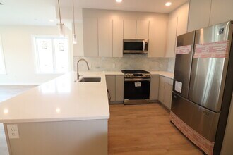 458 Washington St, Unit 103 in Boston, MA - Foto de edificio - Building Photo